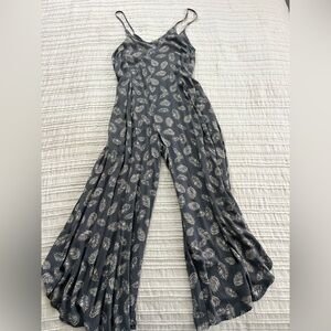 Mahina Gray Leaf Print Jumpsuit size Small